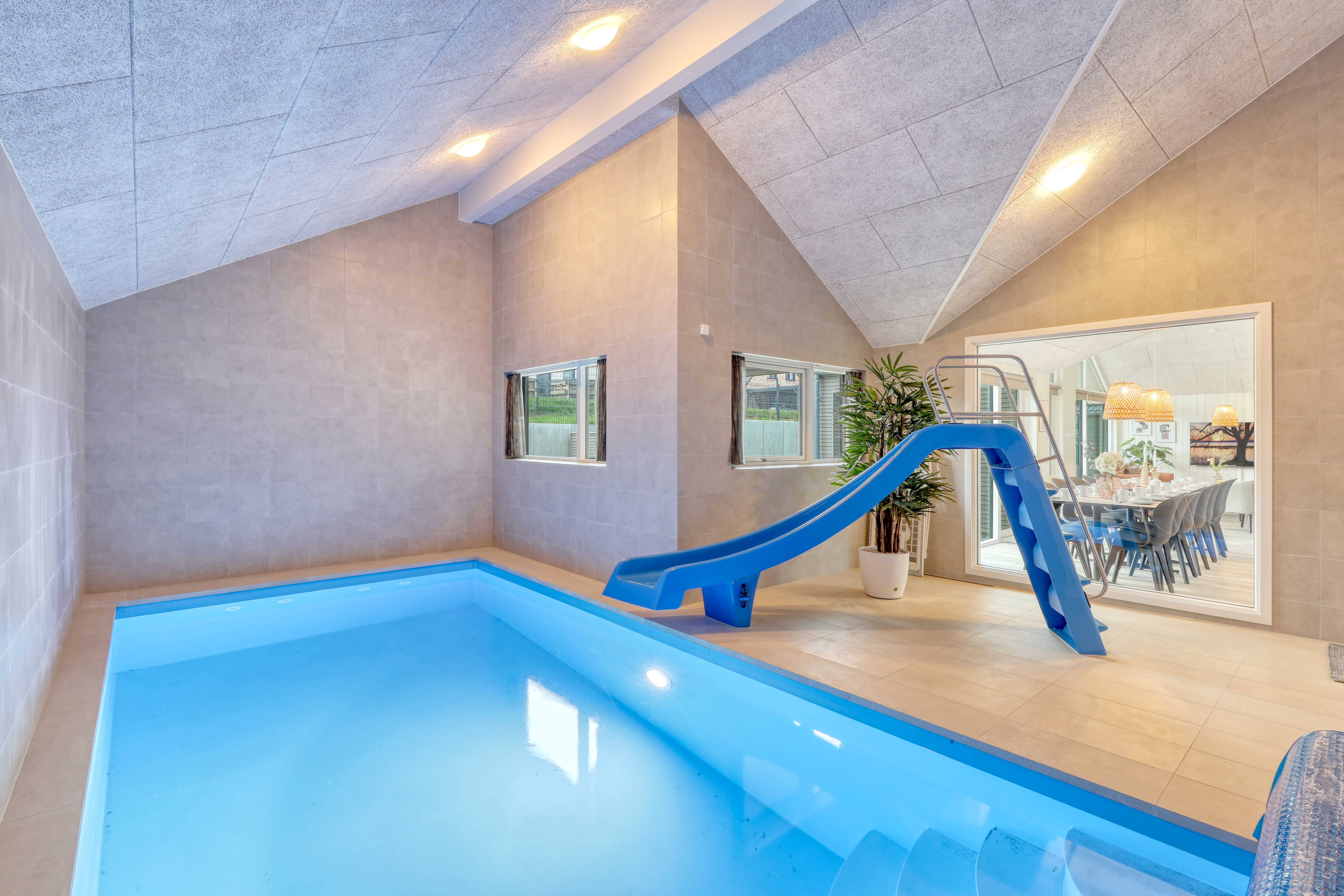 Den lækre pool i luksushuse nr. 768 til 14 personer