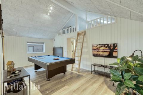 Ud over de mange timer, man kan bruge i husets pool-afdeling, så byder luksushus 768 også på billard/bordtennis og dart