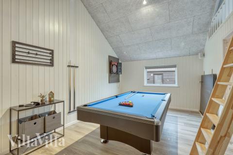 Ud over de mange timer, man kan bruge i husets pool-afdeling, så byder luksushus 767 også på billard/bordtennis og dart