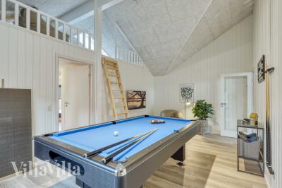 Ud over de mange timer, man kan bruge i husets pool-afdeling, så byder luksushus 766 også på billard/bordtennis og dart