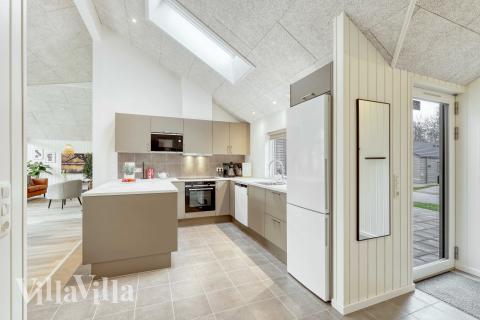 Køkkenet i luksushus nr. 766 er udstyrret, så I let kan lave mad til 14 personer.