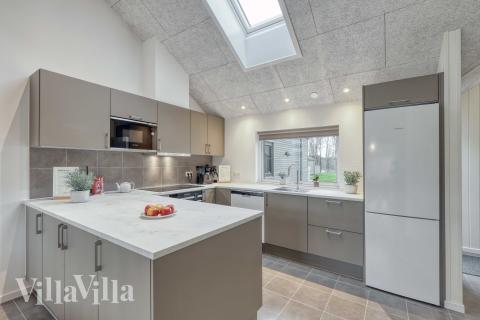 Køkkenet i luksushus nr. 766 er godt indrettet.