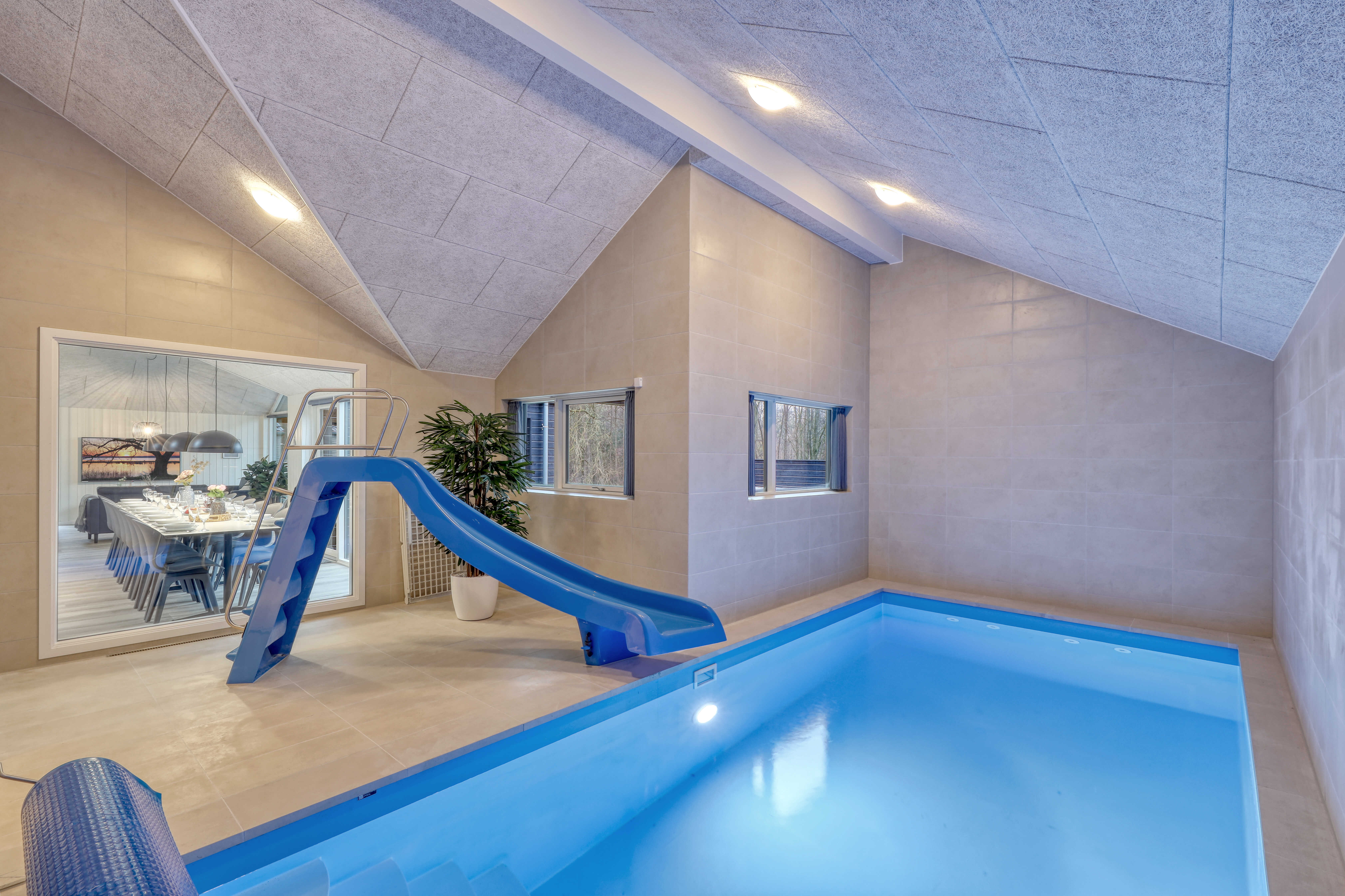 Den lækre pool i luksushuse nr. 762 til 16 personer