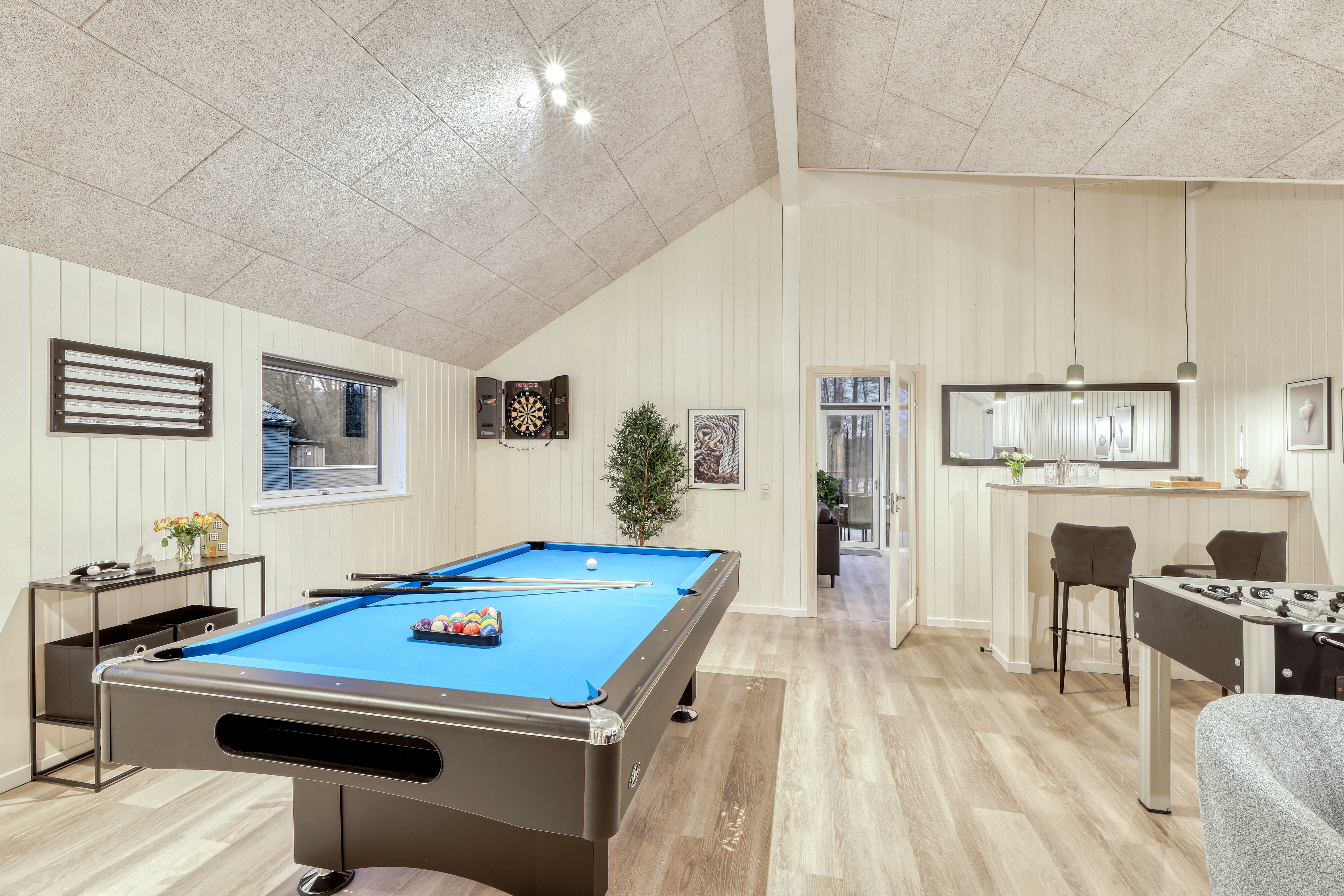 Ud over de mange timer, man kan bruge i husets pool-afdeling, så byder luksushus 762 også på billard/bordtennis og dart