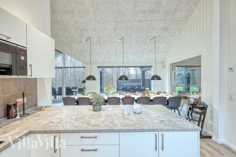 Køkkenet i luksushus nr. 762 er udstyrret, så I let kan lave mad til 16 personer.