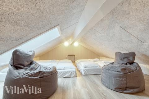 Nogle af de 16 sovepladser findes på hemsen i luksushus nr. 763