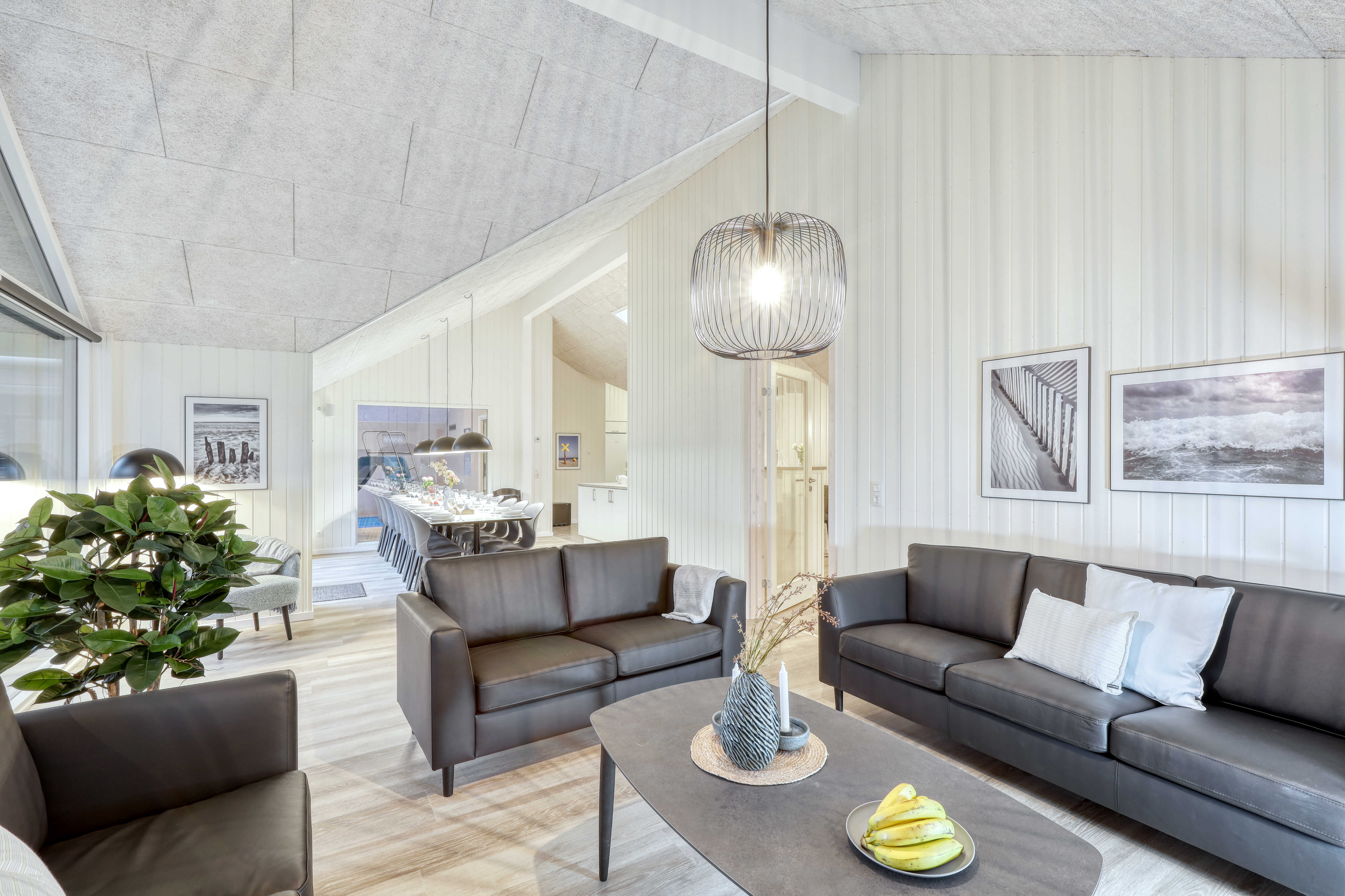 Sofaen i luksushus 763 i Tyskland indbyder til brætspil eller at se en film sammen.