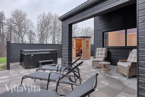 Luksushus nr. 763 har en dejlig terrasse med gode havemøbler til 16 personer.