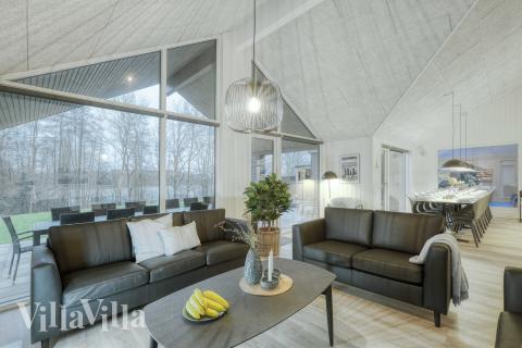 Sofaen i luksushus 765 i Tyskland indbyder til brætspil eller at se en film sammen.