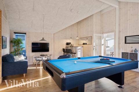 Aktivitetsrum i luksushus nr. 597 med 7 soveværelser og plads til 18 personer.