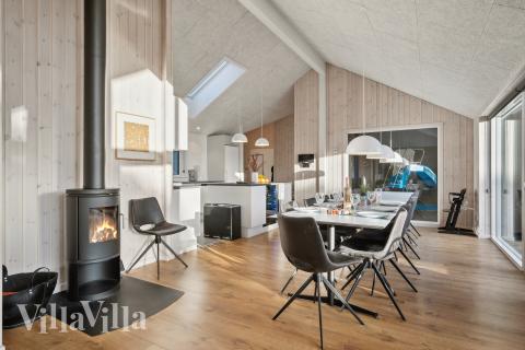 Det store lyse opholdrum i luksushus nr. 597 til 18.