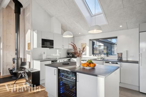 Køkkenet i luksushus nr. 597 er udstyrret, så I let kan lave mad til 18 personer.