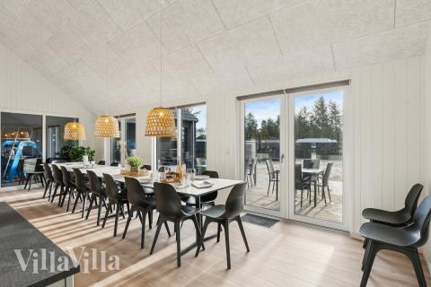 Det store lyse opholdrum i luksushus nr. 653 til 22.