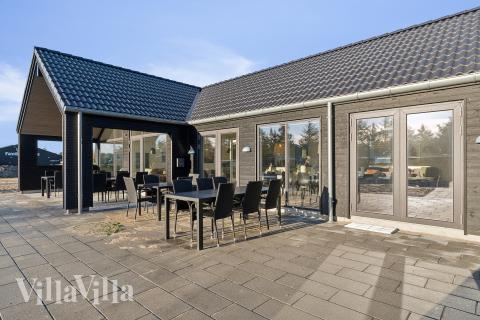 Luksushus nr. 653 har en dejlig terrasse med gode havemøbler til 22 personer.