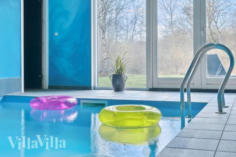 Den lækre pool i luksushuse nr. 681 til 17 personer