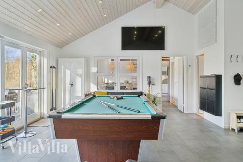 Ud over de mange timer, man kan bruge i husets pool-afdeling, så byder luksushus 681 også på billard/bordtennis og dart