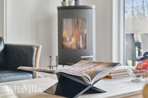 Sofaen i luksushus 681 i Nordsjælland indbyder til brætspil eller at se en film sammen.