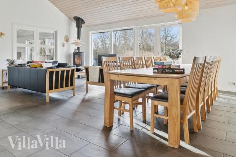 Det store lyse opholdrum i luksushus nr. 681 til 17.