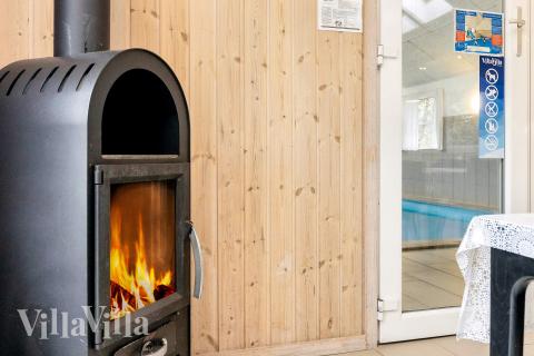 I kan sagtens side 18 personer sammen i sommerhusets opholdsrum, når I besøger luksushus 218 i Lolland/Falster/Møn.