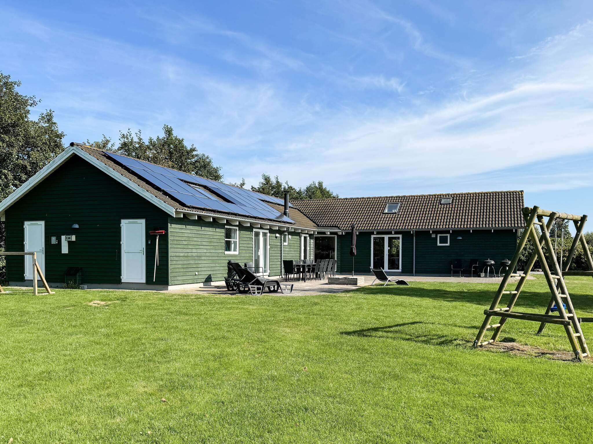 Dette skønne poolhus nr. 218 med plads til 18 personer ligger i Lolland/Falster/Møn