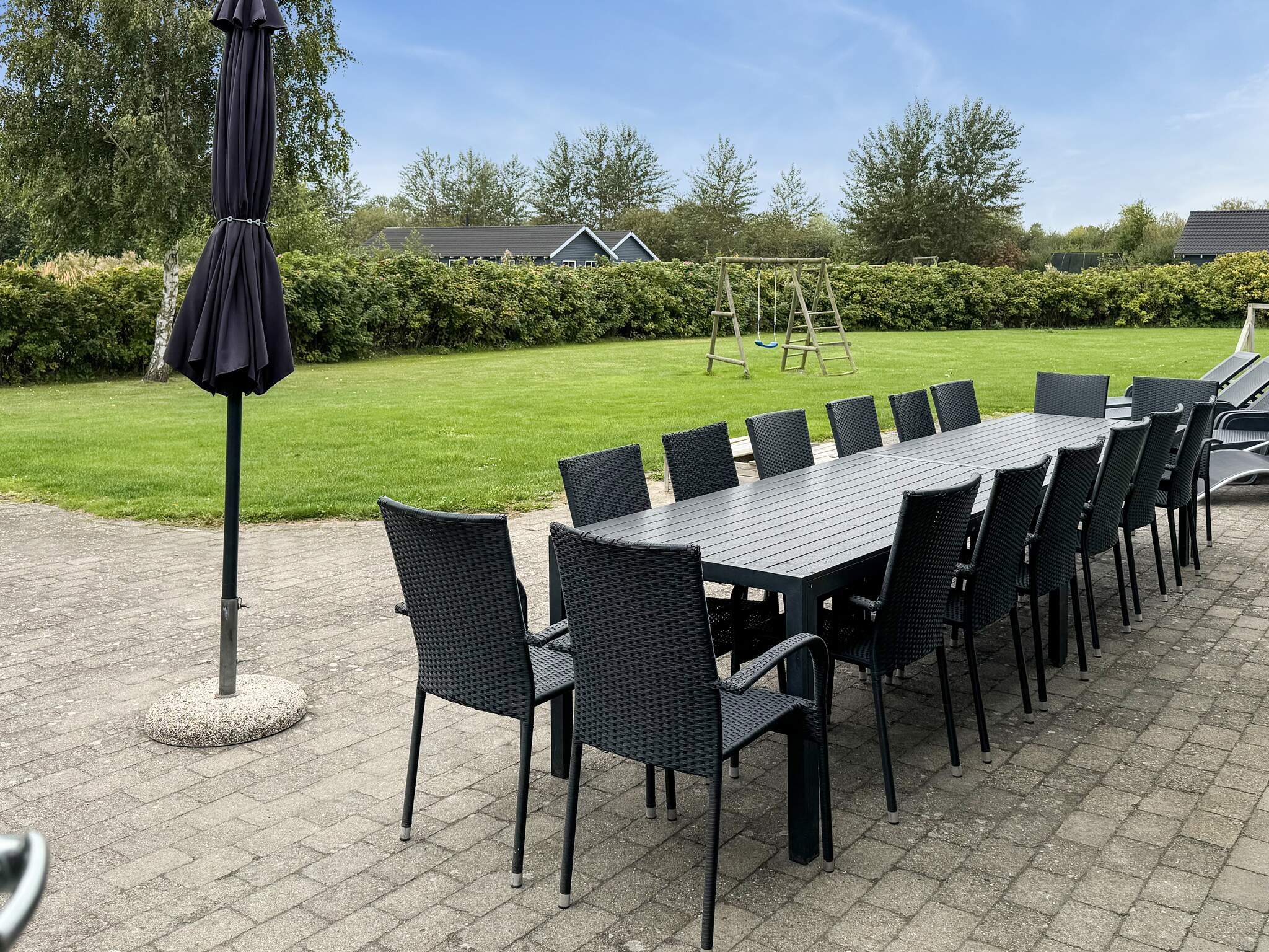 Luksushus nr. 218 har en dejlig terrasse med gode havemøbler til 18 personer.