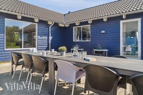 Luksushus nr. 314 har en dejlig terrasse med gode havemøbler til 20 personer.