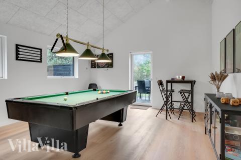 Aktivitetsrum i luksushus nr. 692 med 4 soveværelser og plads til 12 personer.