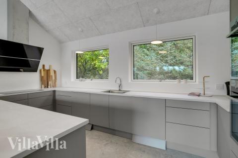 Velindrettet køkken i luksushus nr. 692 i Nordjylland.