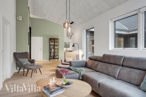 Sofahjørnet i luksushus 692 i Nordjylland.