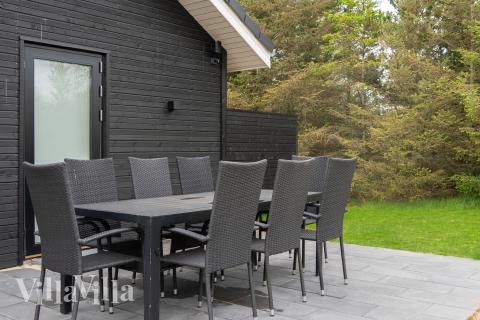 Luksushus nr. 692 har en dejlig terrasse med gode havemøbler til 12 personer.