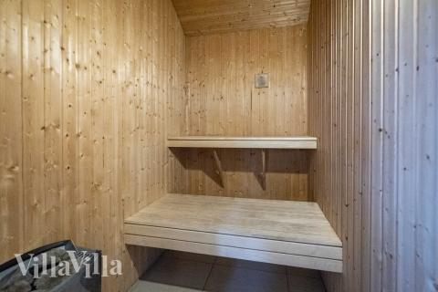 Nyd varmen i saunaen i luksushus nr. 275 til 18 personer