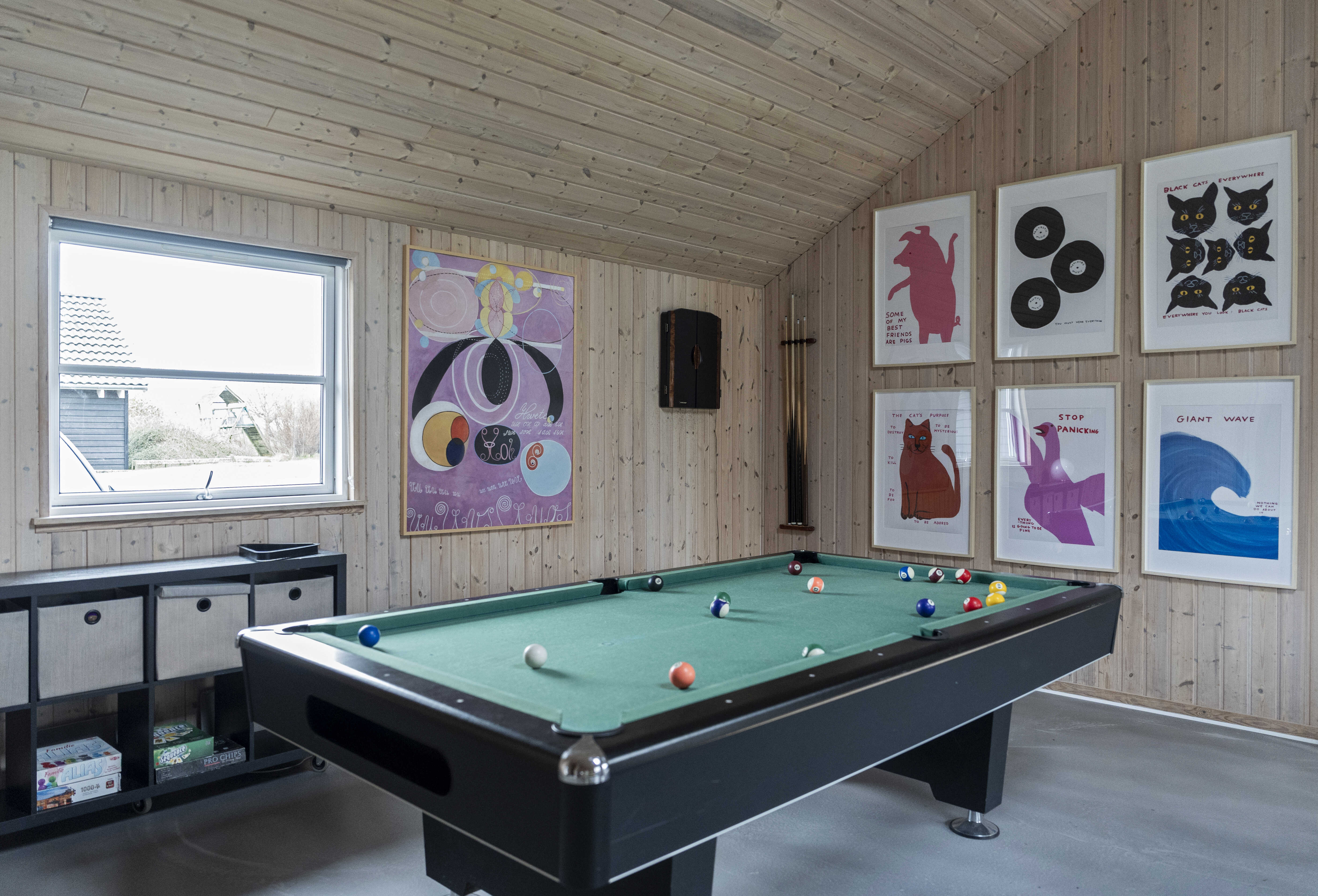 Ud over de mange timer, man kan bruge i husets pool-afdeling, så byder luksushus 275 også på billard/bordtennis og dart