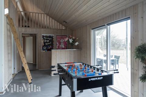 Luksushus 275 til 18 personer byder på et stort aktivitetsrum med bl.a. billard og dart