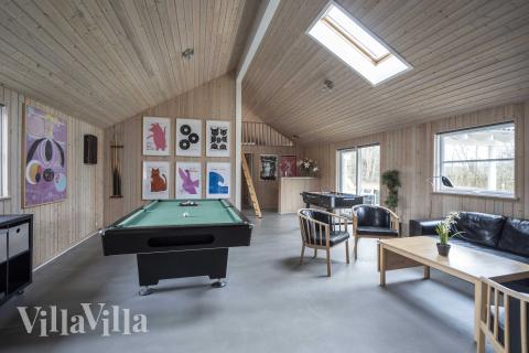 Aktivitetsrum i luksushus nr. 275 med 7 soveværelser og plads til 18 personer.