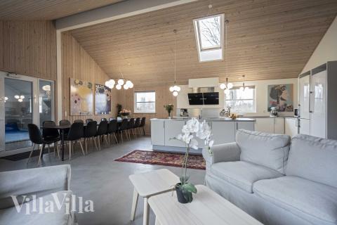 Sofaen i luksushus 275 i Nordsjælland indbyder til brætspil eller at se en film sammen.