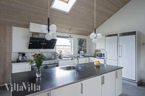 Køkkenet i luksushus nr. 275 er udstyrret, så I let kan lave mad til 18 personer.