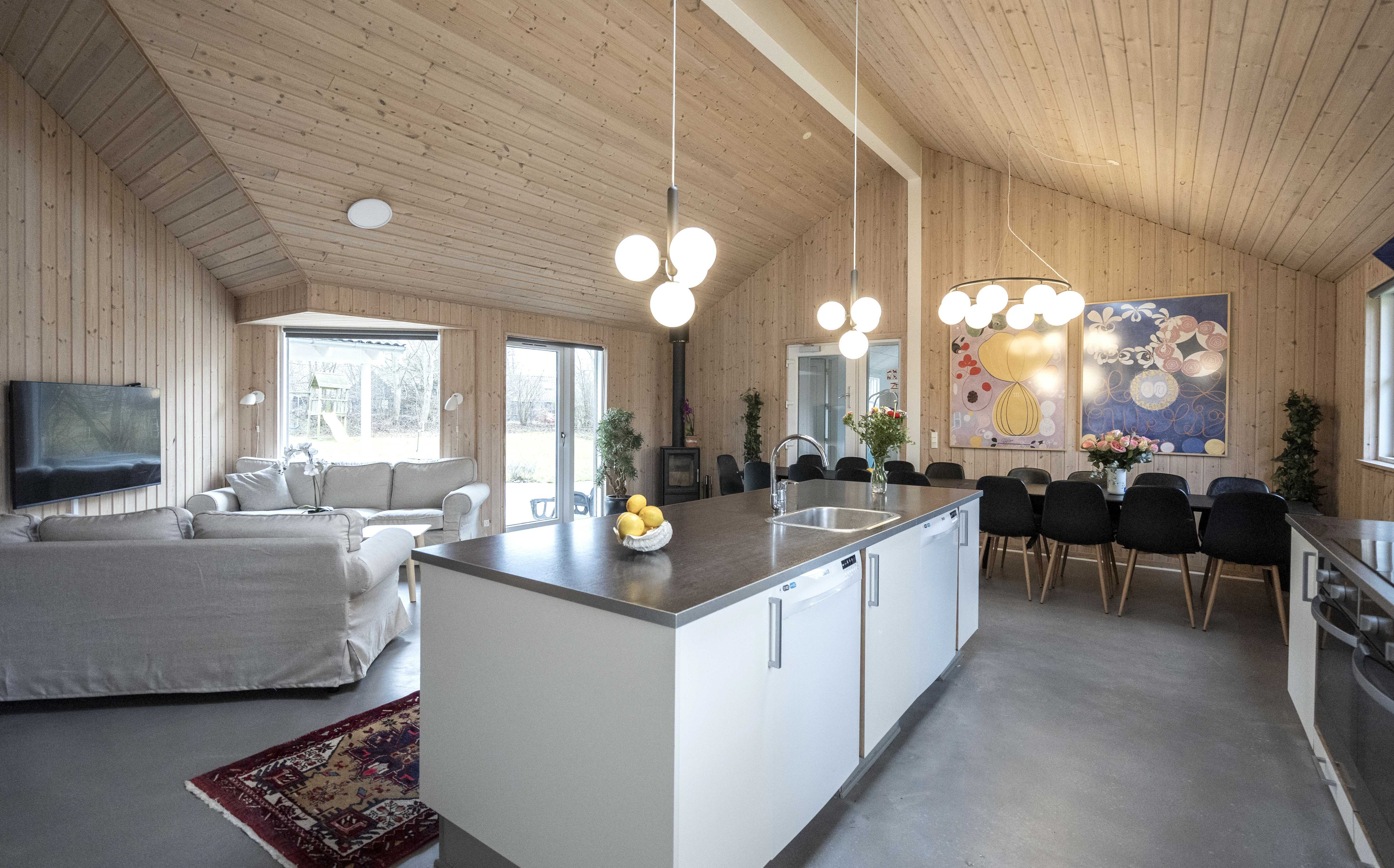 Køkkenet i luksushus nr. 275 er godt indrettet.