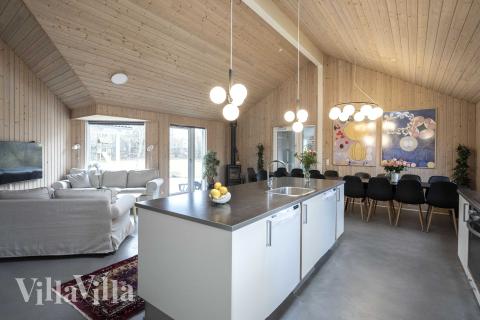 Køkkenet i luksushus nr. 275 er godt indrettet.