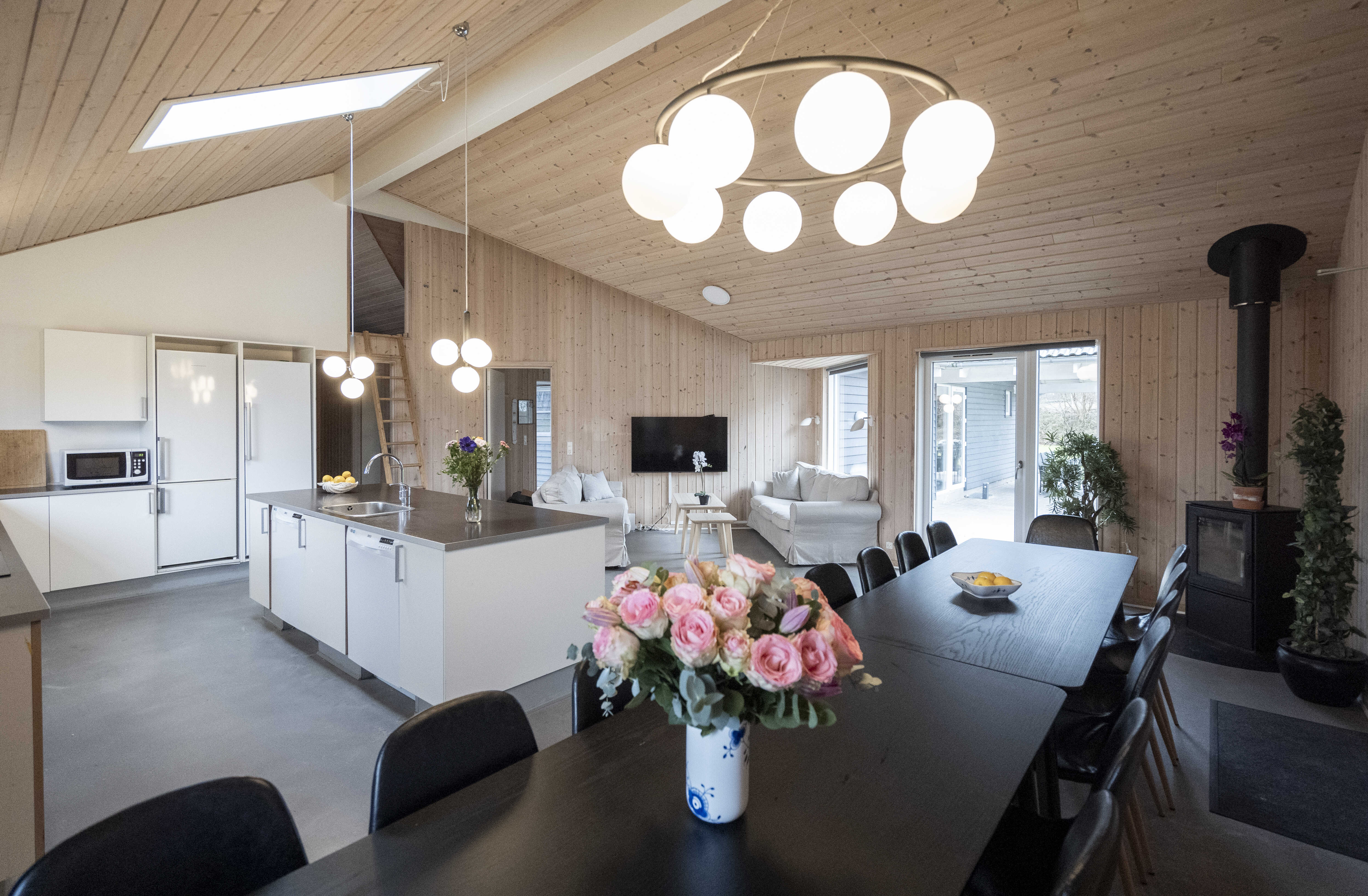 Opholdsrum med plads til 18 i luksushus nr. 275.
