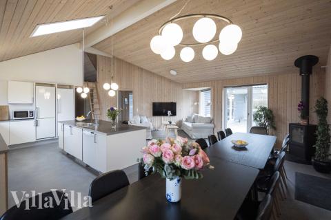 Opholdsrum med plads til 18 i luksushus nr. 275.