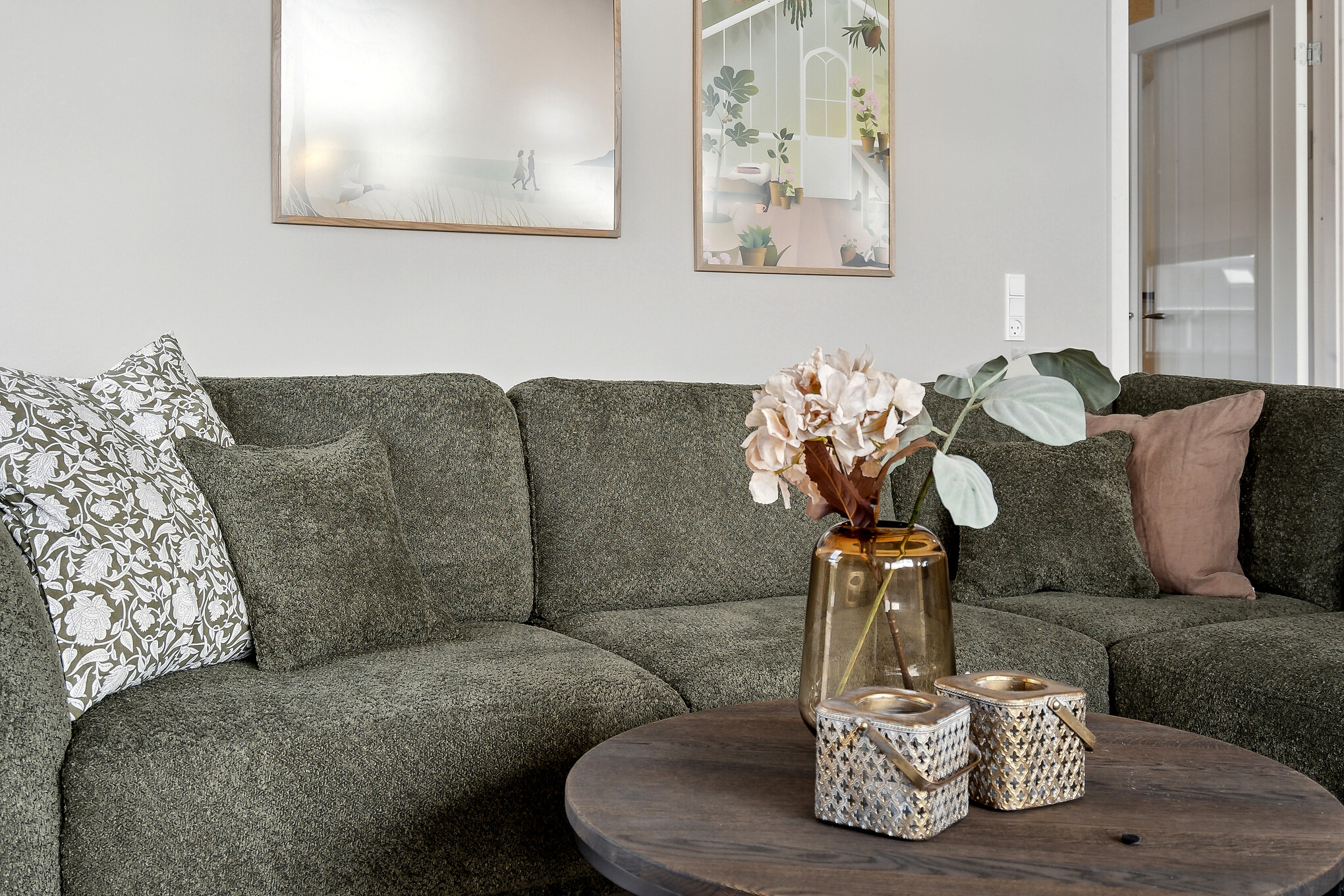 Sofaen i luksushus 663 i Sydjylland indbyder til brætspil eller at se en film sammen.
