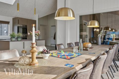 Opholdsrum med plads til 18 i luksushus nr. 663.