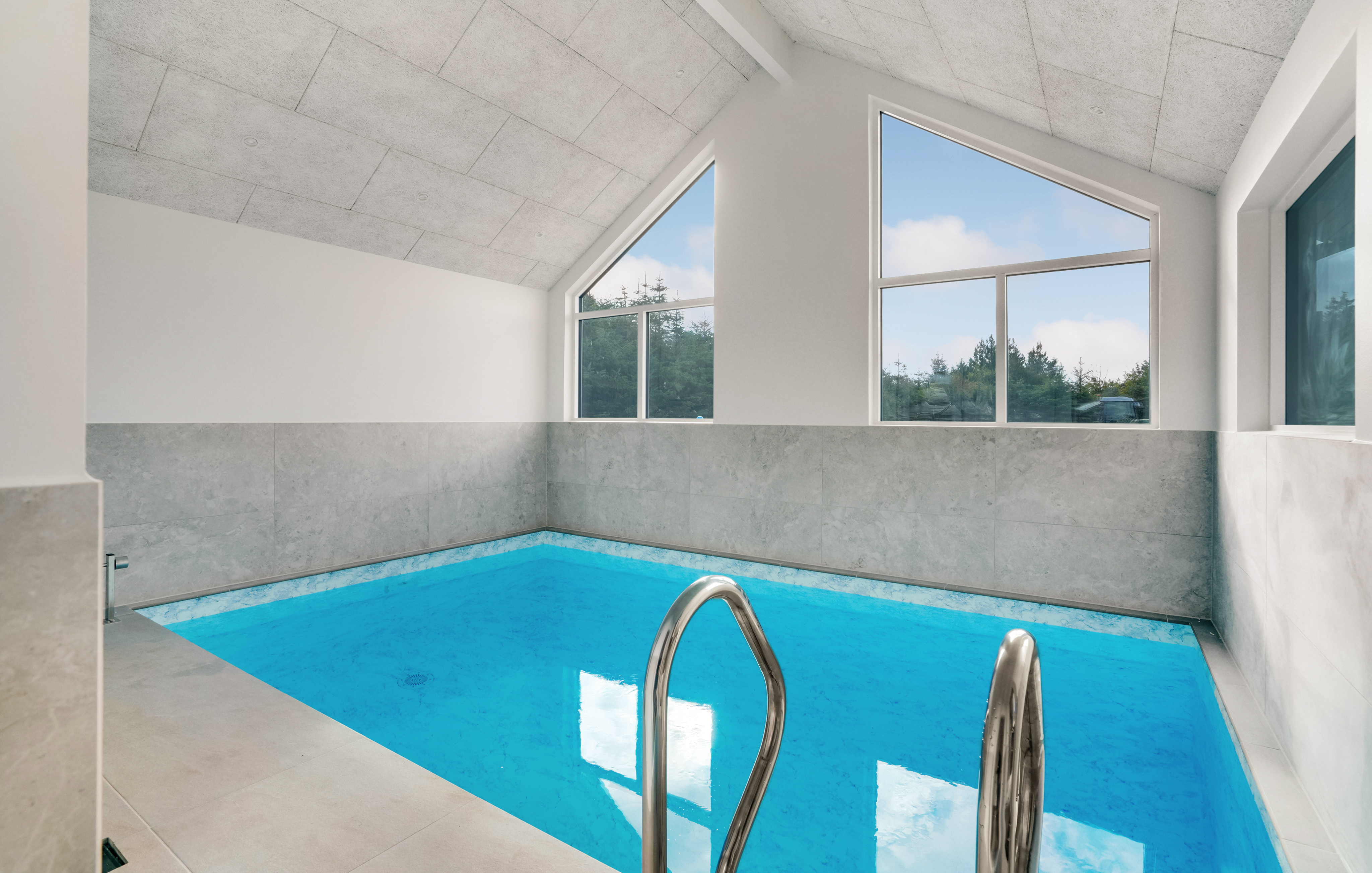 Den lækre pool i luksushuse nr. 692 til 12 personer