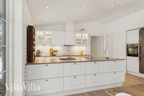 Køkkenet i luksushus nr. 693 er godt indrettet.