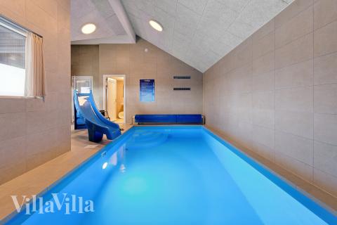 Den lækre pool i luksushuse nr. 655 til 14 personer