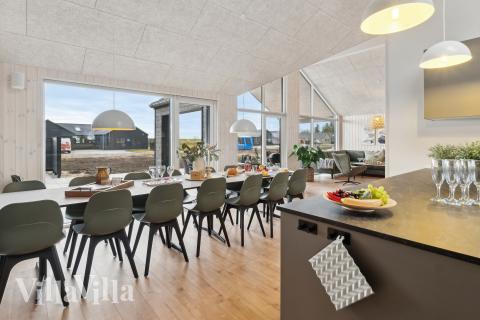 Køkkenet i luksushus nr. 655 er udstyrret, så I let kan lave mad til 14 personer.