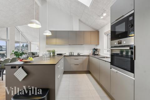 Køkkenet i luksushus nr. 655 er godt indrettet.