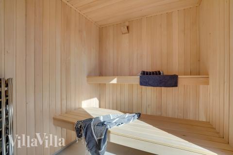 Nyd varmen i saunaen i luksushus nr. 655 til 14 personer