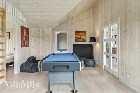 Luksushus 625 til 12 personer byder på et stort aktivitetsrum med bl.a. billard og dart