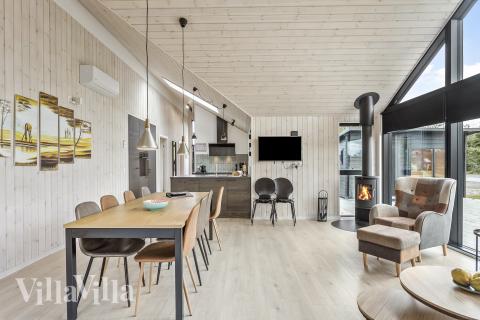 Det store lyse opholdrum i luksushus nr. 625 til 12.